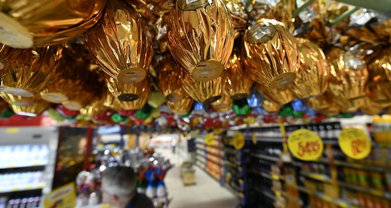 Aumento nos preços de chocolates levanta alerta para direitos do consumidor na Páscoa de 2026
