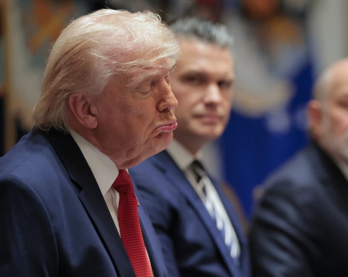 Trump critica a OTAN e ameaça suspender fornecimento de armas à Ucrânia