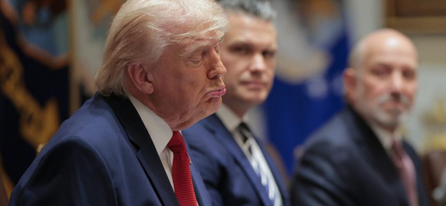 Trump critica a OTAN e ameaça suspender fornecimento de armas à Ucrânia