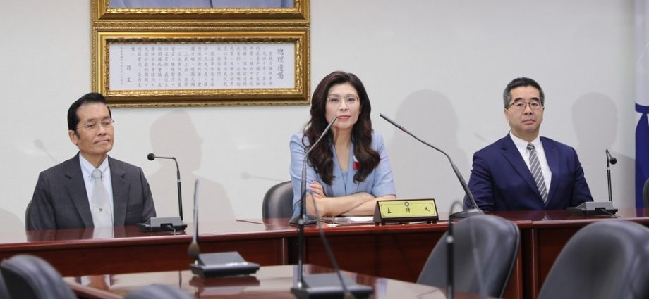 Líder da oposição de Taiwan visita a China pela primeira vez em dez anos