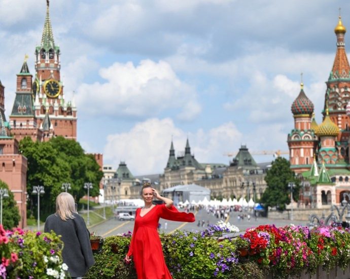 FMI eleva previsão de crescimento da economia russa em meio a tensões no Oriente Médio