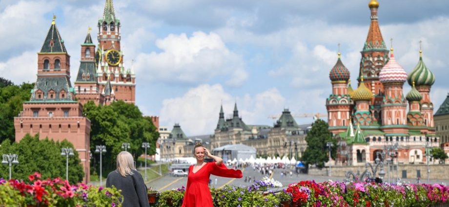 FMI eleva previsão de crescimento da economia russa em meio a tensões no Oriente Médio