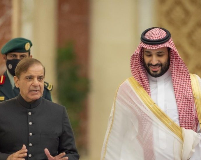 Arábia Saudita anuncia ajuda de US$ 3 bilhões ao Paquistão