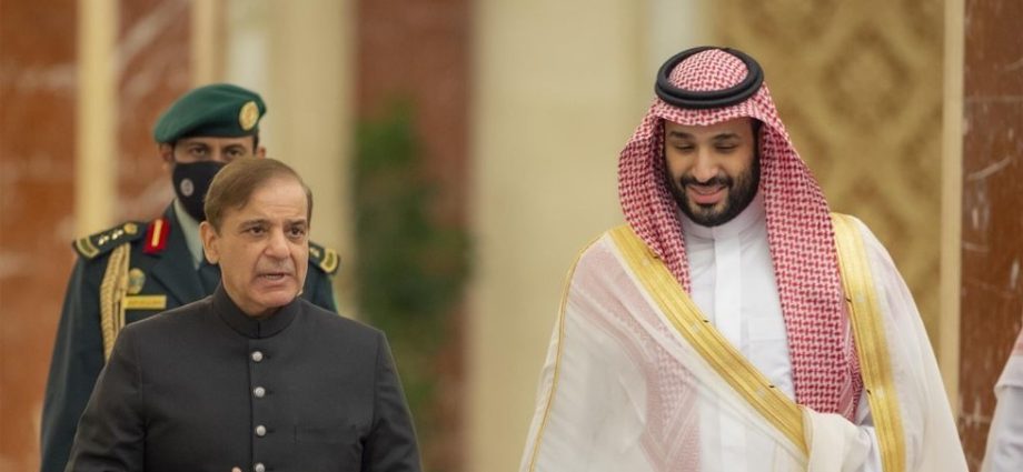 Arábia Saudita anuncia ajuda de US$ 3 bilhões ao Paquistão