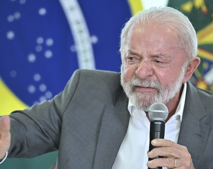 Lula critica política de Trump e seus impactos nos custos de combustíveis nos EUA