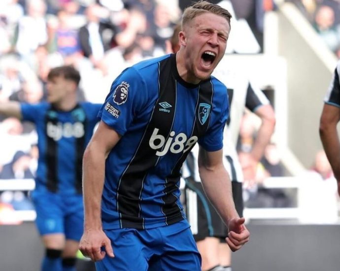 Bournemouth supera Newcastle com gol no fim e mantém aspirações europeias