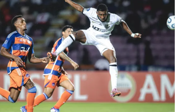 Atlético-MG estreia com derrota na Sul-Americana diante do Puerto Cabello