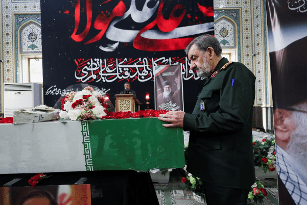 Irã afirma que EUA não terão sucesso em bloqueio naval no Estreito de Ormuz