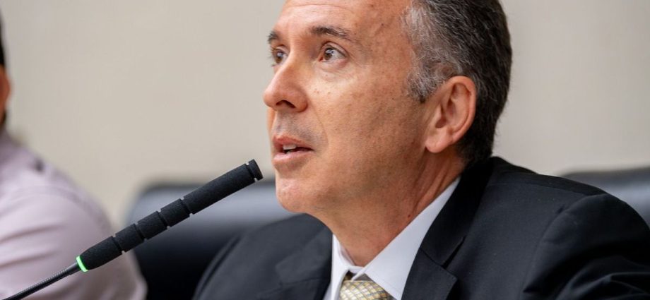 Procurador-geral do DF pede demissão após pressão por parecer favorável a empréstimo