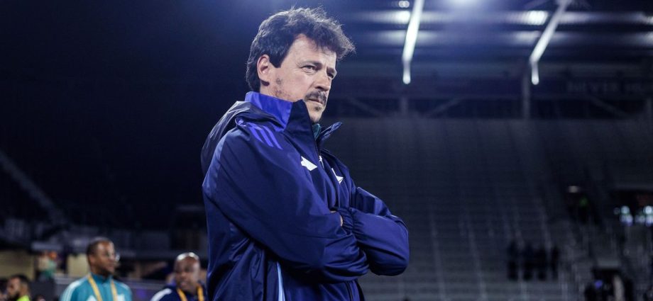 Fernando Diniz e Tite: Análise sobre a Possível Troca de Comando no Corinthians