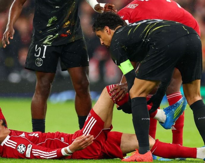 Hugo Ekitike sofre lesão grave e está fora da Copa do Mundo