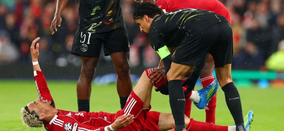 Hugo Ekitike sofre lesão grave e está fora da Copa do Mundo