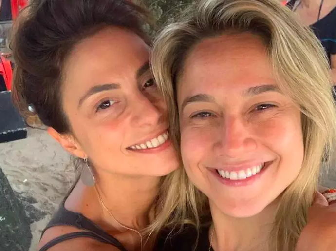Fernanda Gentil celebra 10 anos de amor com Priscila Montandon