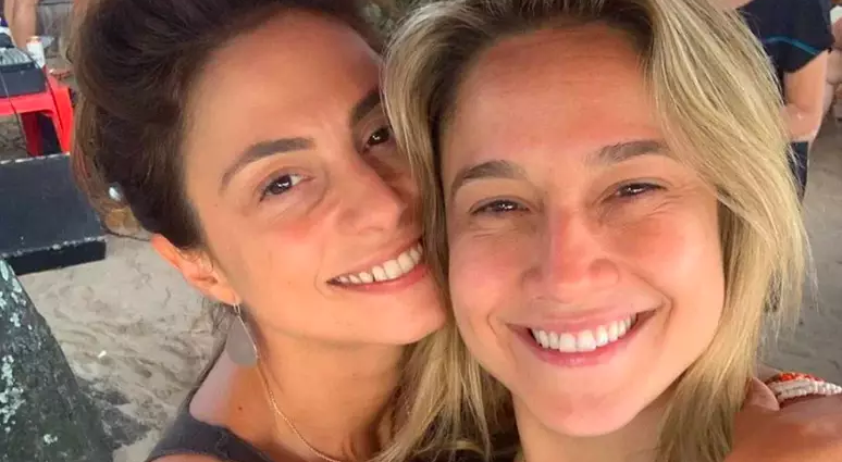 Fernanda Gentil celebra 10 anos de amor com Priscila Montandon