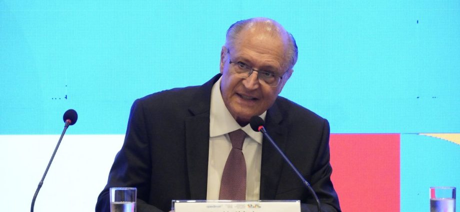 Alckmin critica candidaturas de defensores de ditaduras