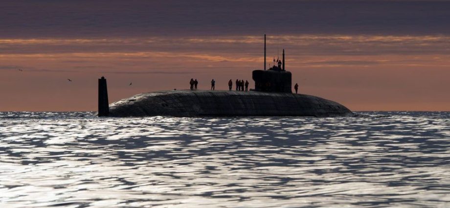 Reino Unido Revela Ação para Neutralizar Submarinos Russos em Suas Águas