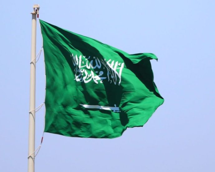 Mísseis balísticos interceptados na Arábia Saudita caem perto de instalações de energia