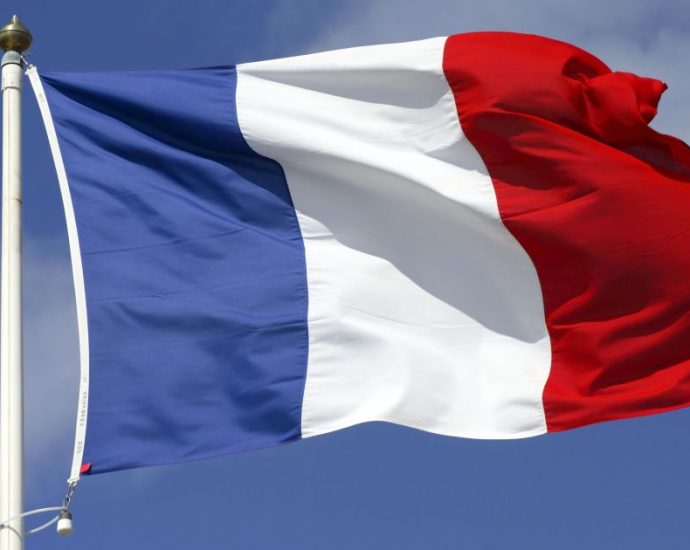 França intensifica segurança em Paris após tentativa de atentado contra banco americano