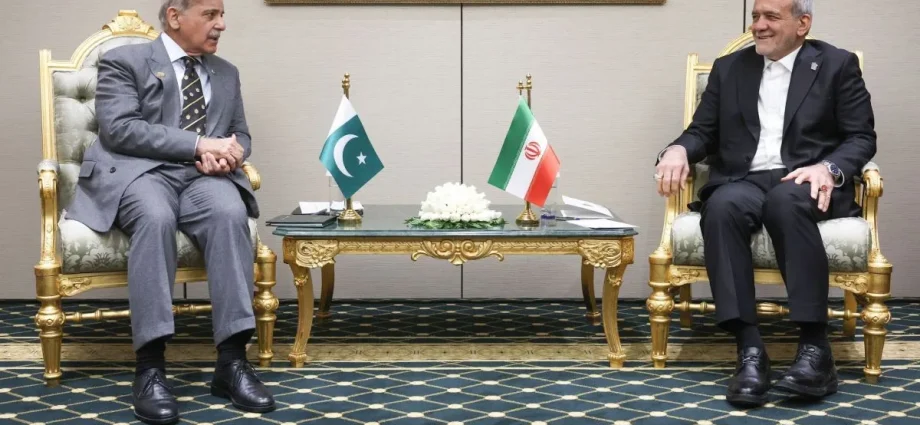 Premiê do Paquistão dialoga com presidente do Irã em busca de paz regional