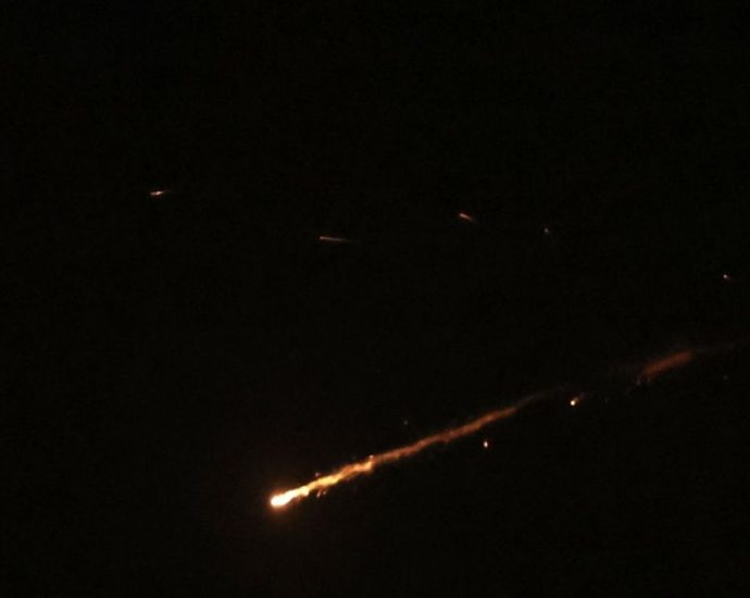 Hezbollah Realiza Lançamento de Foguetes Contra Israel Após Conversas Diplomáticas