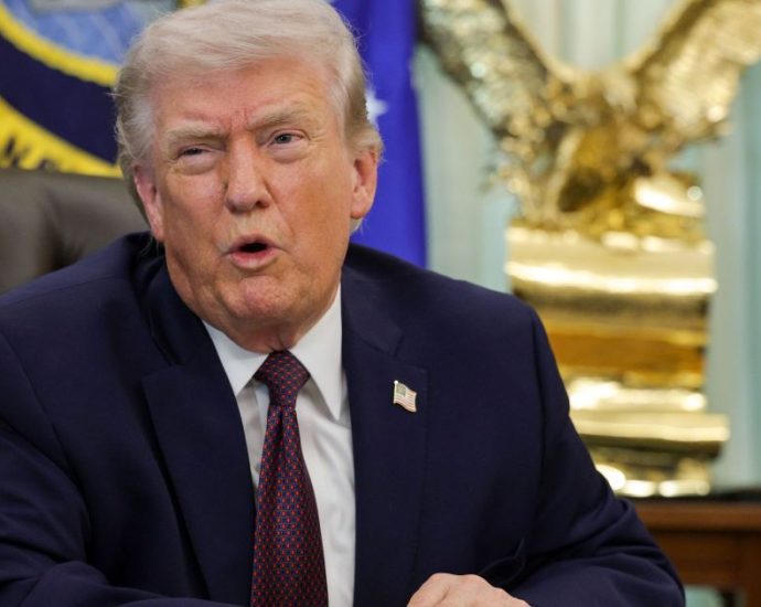 EUA e aliados enviam navios de guerra ao Estreito de Ormuz, afirma Trump