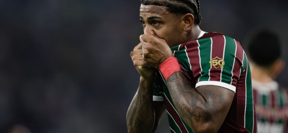 Empate entre Fluminense e Coritiba em jogo equilibrado no Couto Pereira
