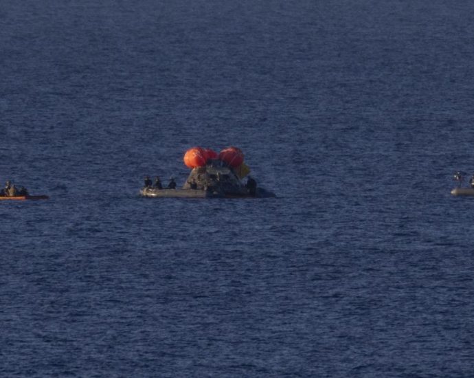 Missão Artemis II conclui com sucesso e astronautas iniciam avaliação médica