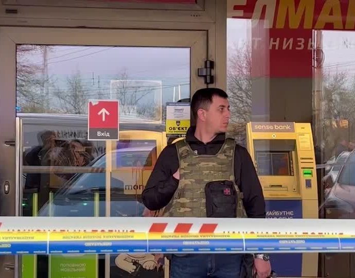 Ataque a tiros em Kiev resulta em seis mortes e reféns em supermercado