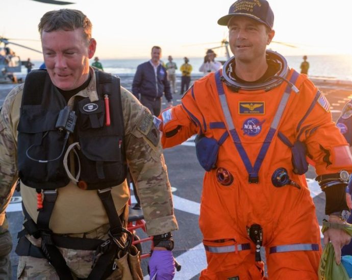 Astronauta da Artemis II Compartilha Primeira Imagem na Terra Após Retorno da Lua