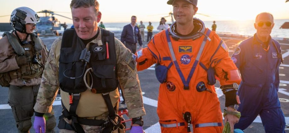 Astronauta da Artemis II Compartilha Primeira Imagem na Terra Após Retorno da Lua