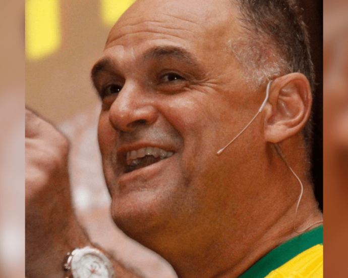 Oscar Schmidt é internado em hospital de São Paulo após mal-estar