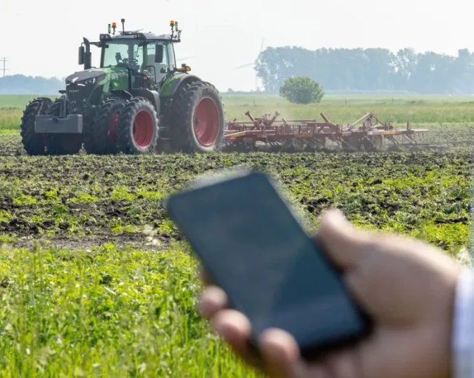 Trator Autônomo Promete Reduzir Consumo de Combustível em Até 15% no Agronegócio Brasileiro