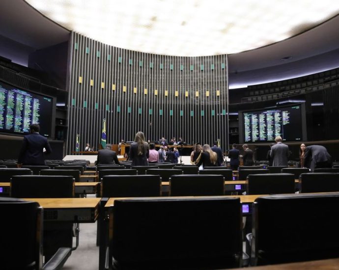 Fim da Janela Partidária: PL se Destaca e União Brasil Registra Perdas Significativas
