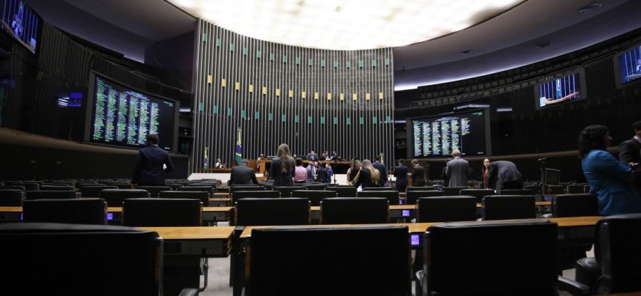 Fim da Janela Partidária: PL se Destaca e União Brasil Registra Perdas Significativas