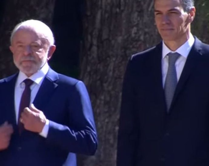 Lula se encontra com Pedro Sánchez em Barcelona para agenda internacional