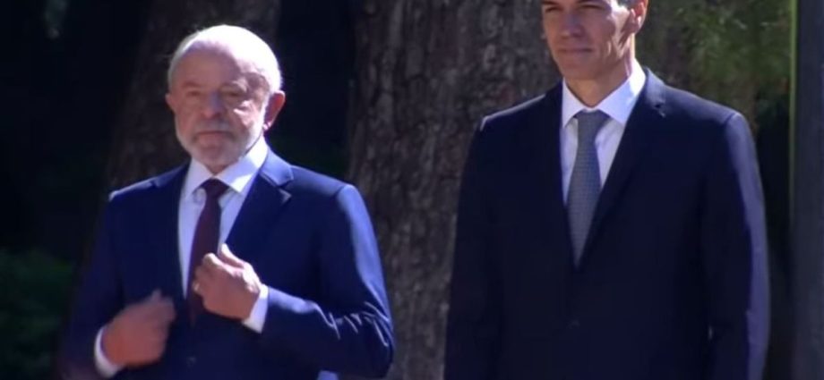 Lula se encontra com Pedro Sánchez em Barcelona para agenda internacional