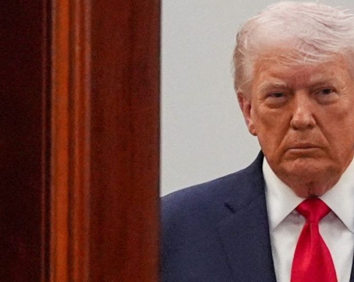 Trump afirma que forças militares dos EUA permanecerão no Irã até acordo final