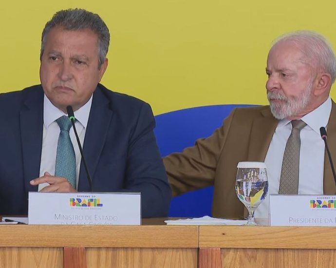 Governo Federal anuncia exonerações de três ministros