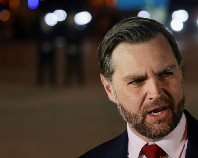 Vice-presidente dos EUA inicia negociações com o Irã em Islamabad