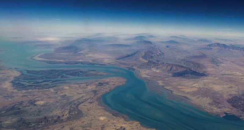 Irã Retoma Controle do Estreito de Ormuz e Acusa EUA de Quebra de Acordos