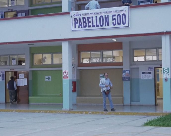 Urnas Abertas no Peru para Eleições Presidenciais