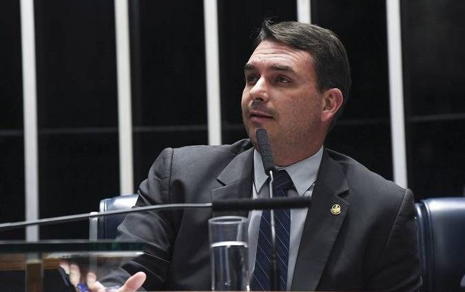 Flávio Bolsonaro afirma que não acabará com o Pix se eleito presidente