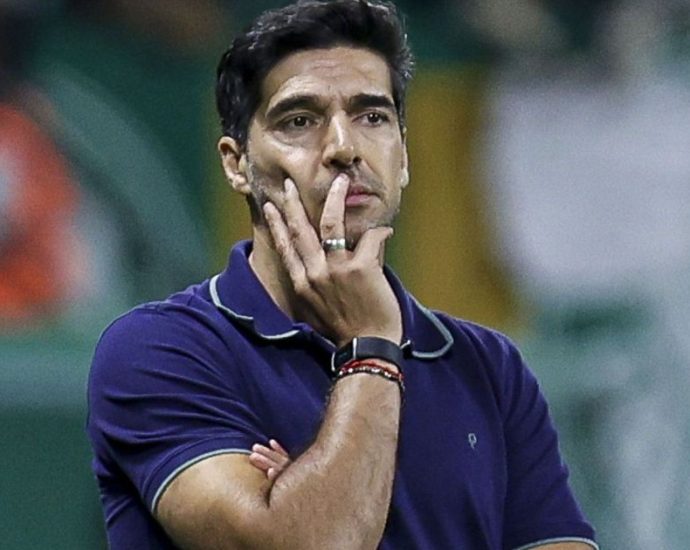 Abel Ferreira pode desfalcar o Palmeiras em clássicos devido a suspensão