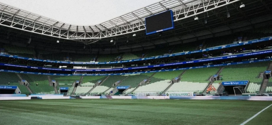 Palmeiras e Athletico-PR se enfrentam no Brasileirão: horário e onde assistir