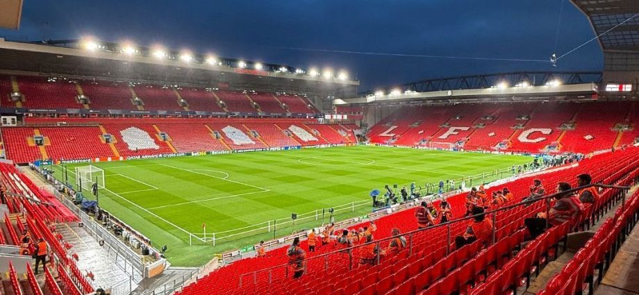 Liverpool e PSG se enfrentam em duelo decisivo na Champions League