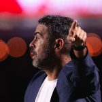 Artur Jorge celebra vitória do Cruzeiro na estreia da Libertadores