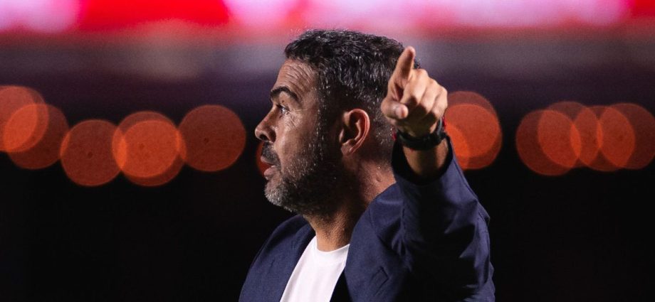 Artur Jorge expressa preocupação com início do Cruzeiro na Série A após derrota para o São Paulo