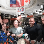 Astronautas da Artemis II Recebem Suprimento de Papel Higiênico Após Desafios no Banheiro da Nave