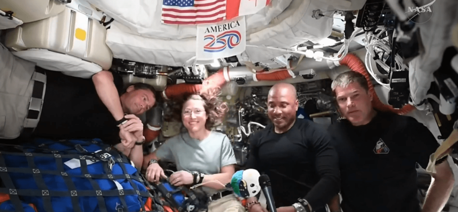 Astronautas da Artemis II Recebem Suprimento de Papel Higiênico Após Desafios no Banheiro da Nave