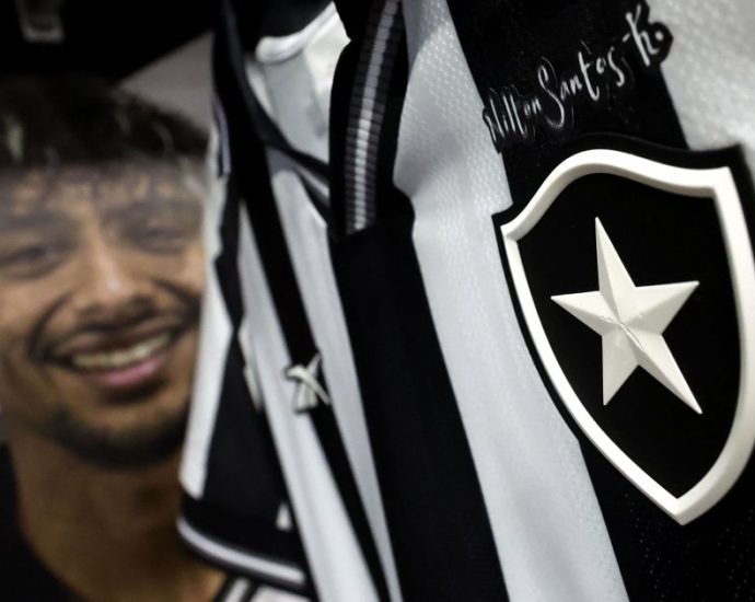 Botafogo processa Lyon por dívida superior a R$ 745 milhões